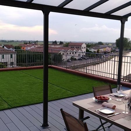 Palazzo Spada - Attico Con Terrazza Vista Fiume In Centro Codigoro Luaran gambar
